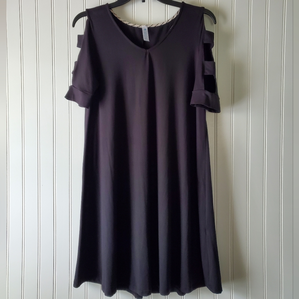 Paisley Grace Dress Women's PTP 20" Length 34"